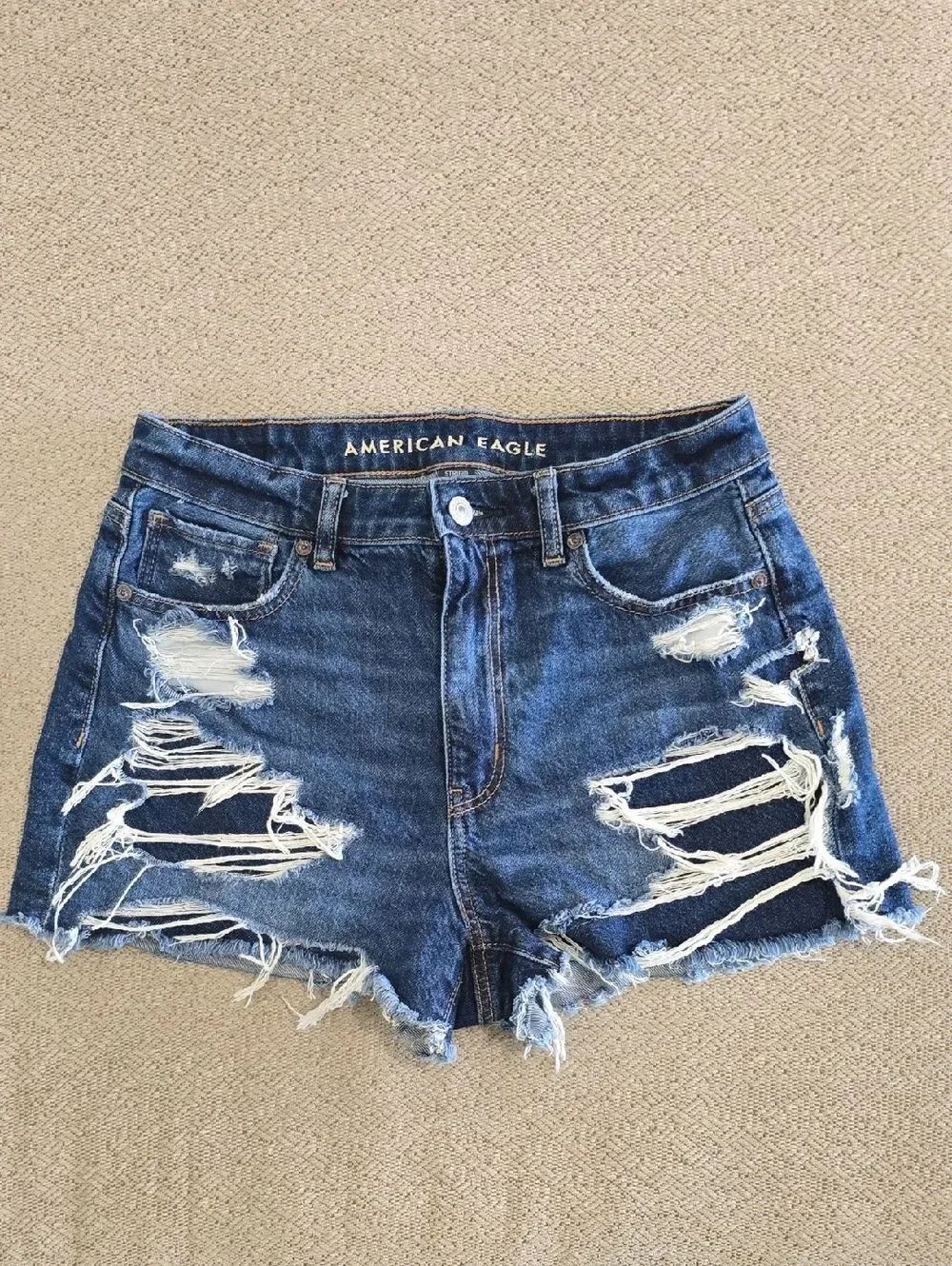 American Eagle Mom Short Strigid Distressed Raw Hem Jean Shorts - Size 6